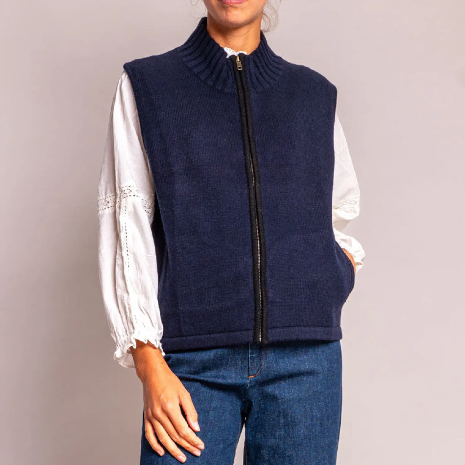 COLLEN & CLARE Bear Cashmere & Lambswool Gilet In Navy Marl/Black