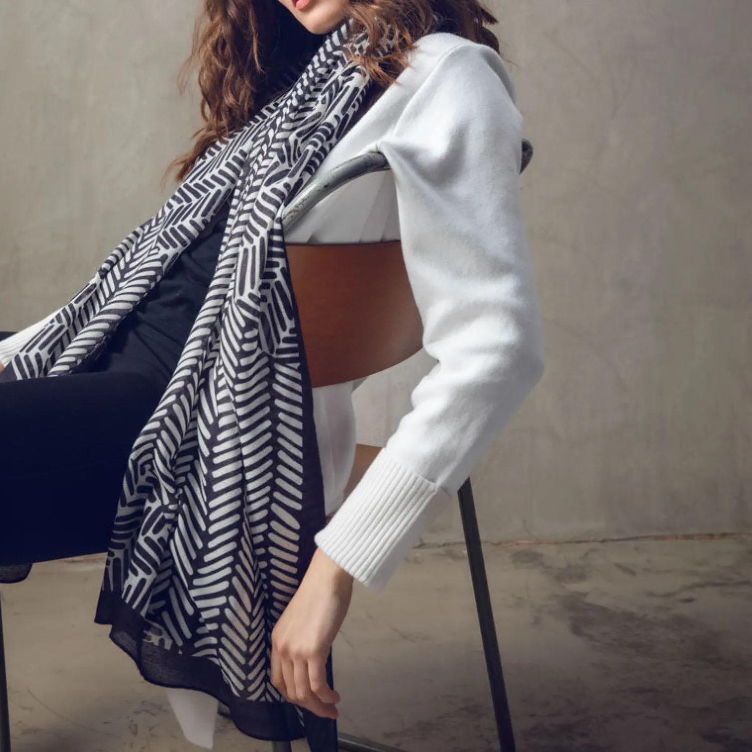 MARBLE Contrast Scarf In Small Black/White