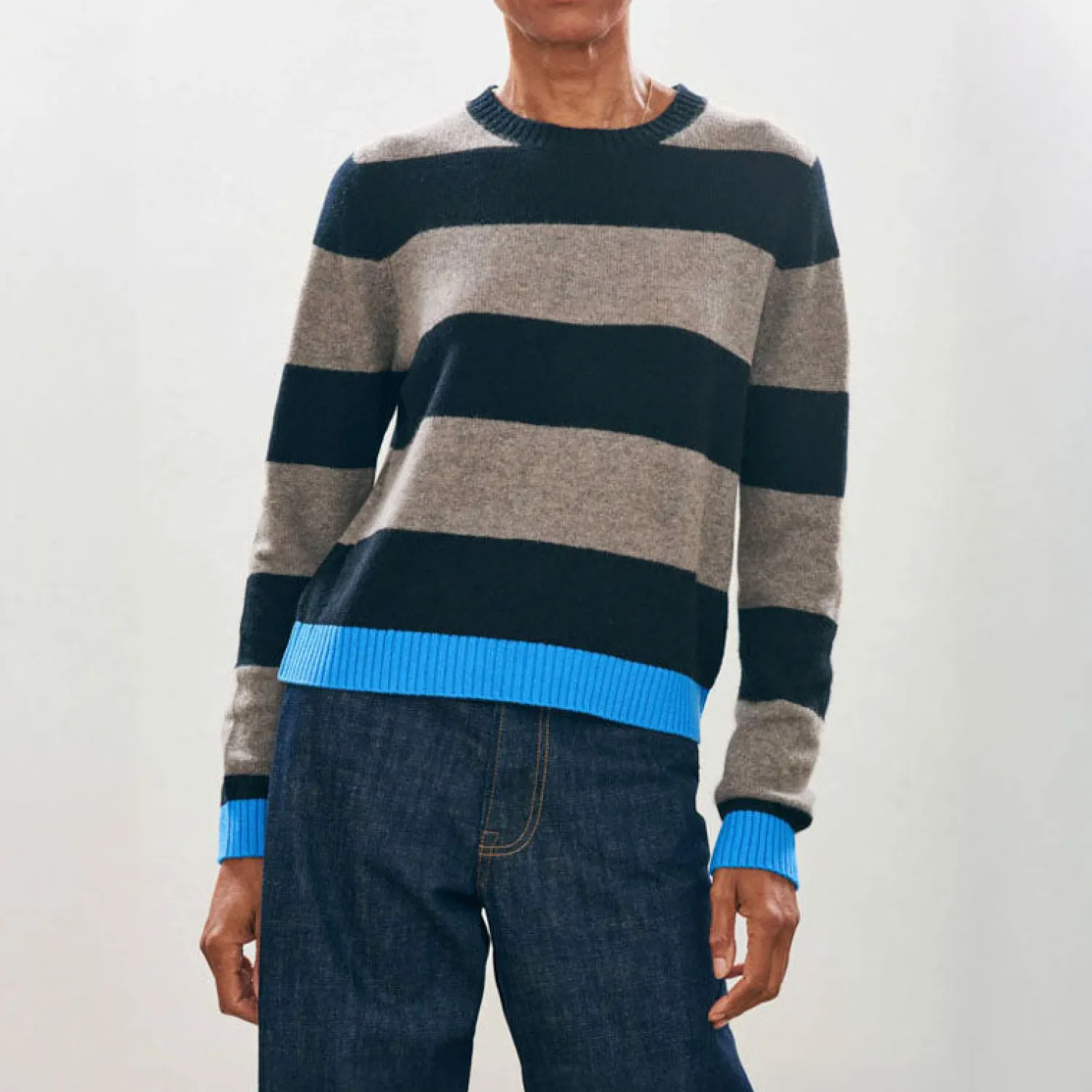 JUMPER1234 Contrast Stripe Crew In Black/Vapor/Sky