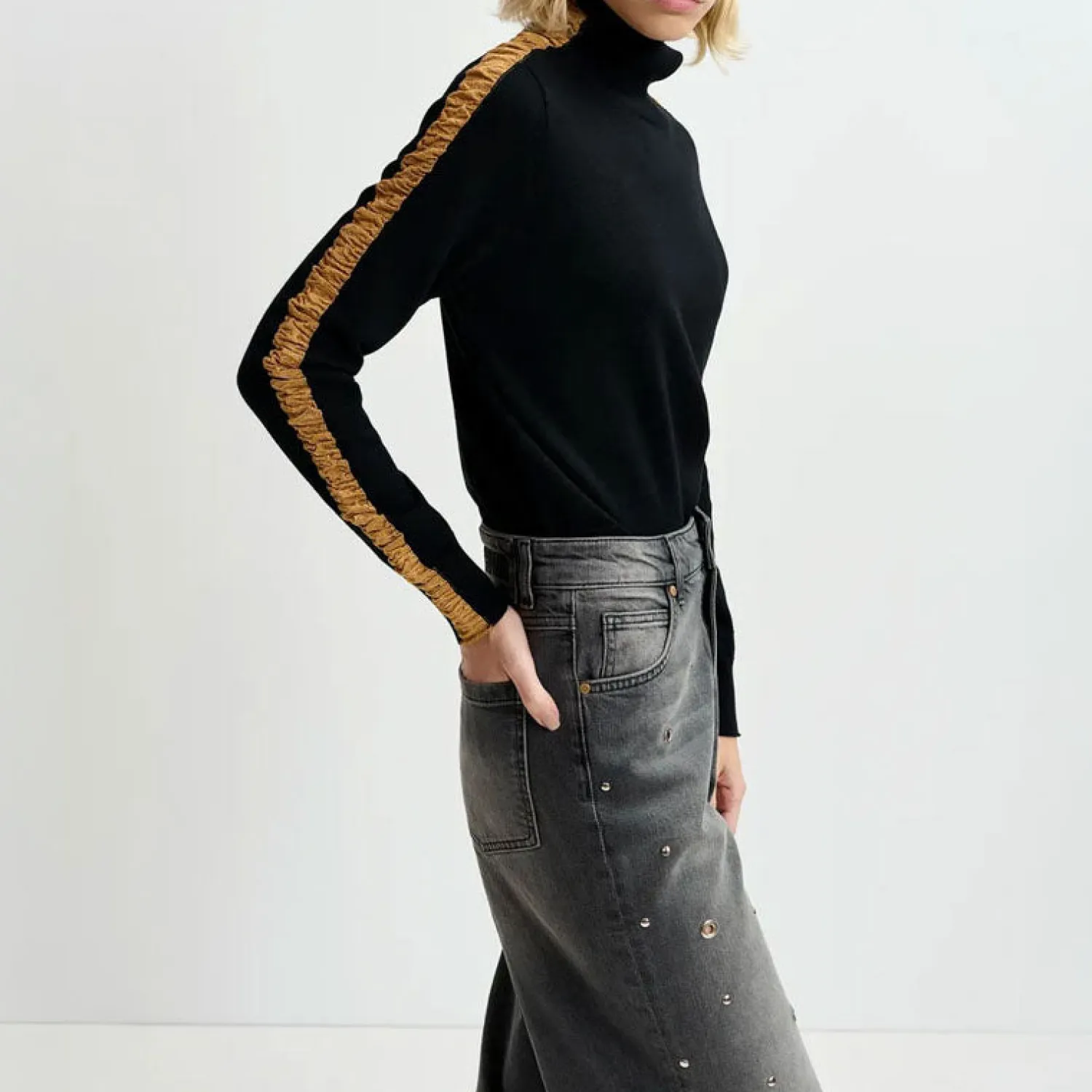 ESSENTIEL ANTWERP Gertini Bi Colour Turtle Neck In Black