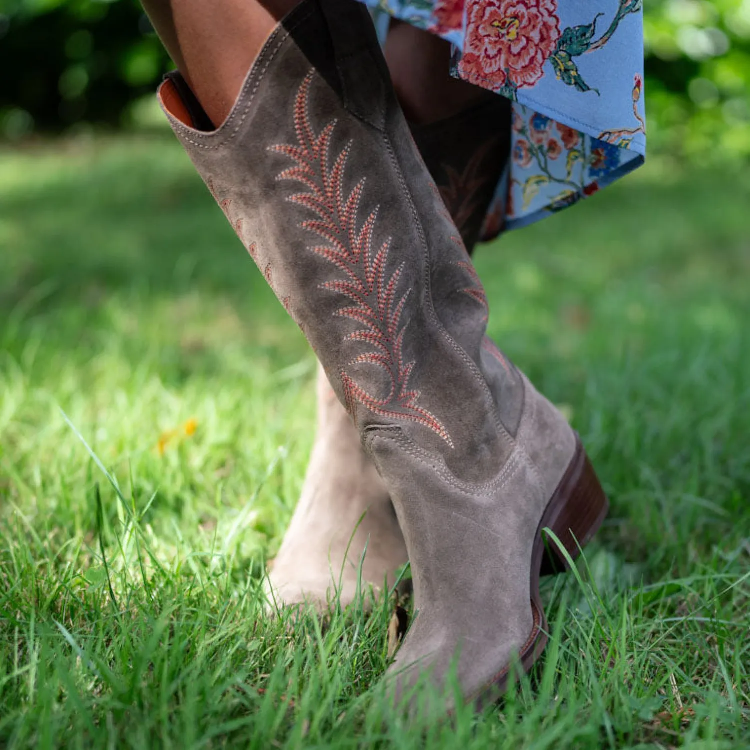 PENELOPE CHILVERS Goldie Embroidered Cowboy Boots In Taupe