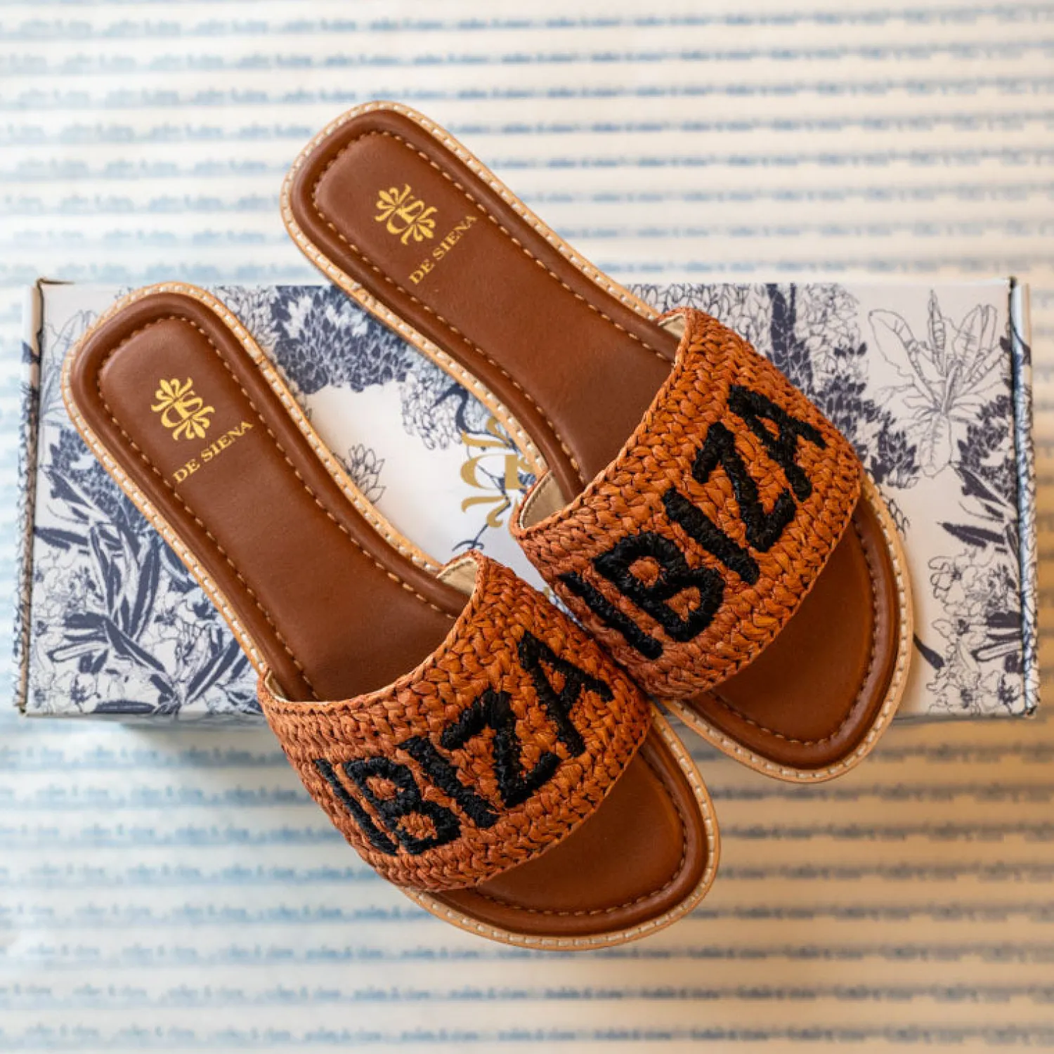 DE SIENA Ibiza Raffia Slides In Tobacco Black