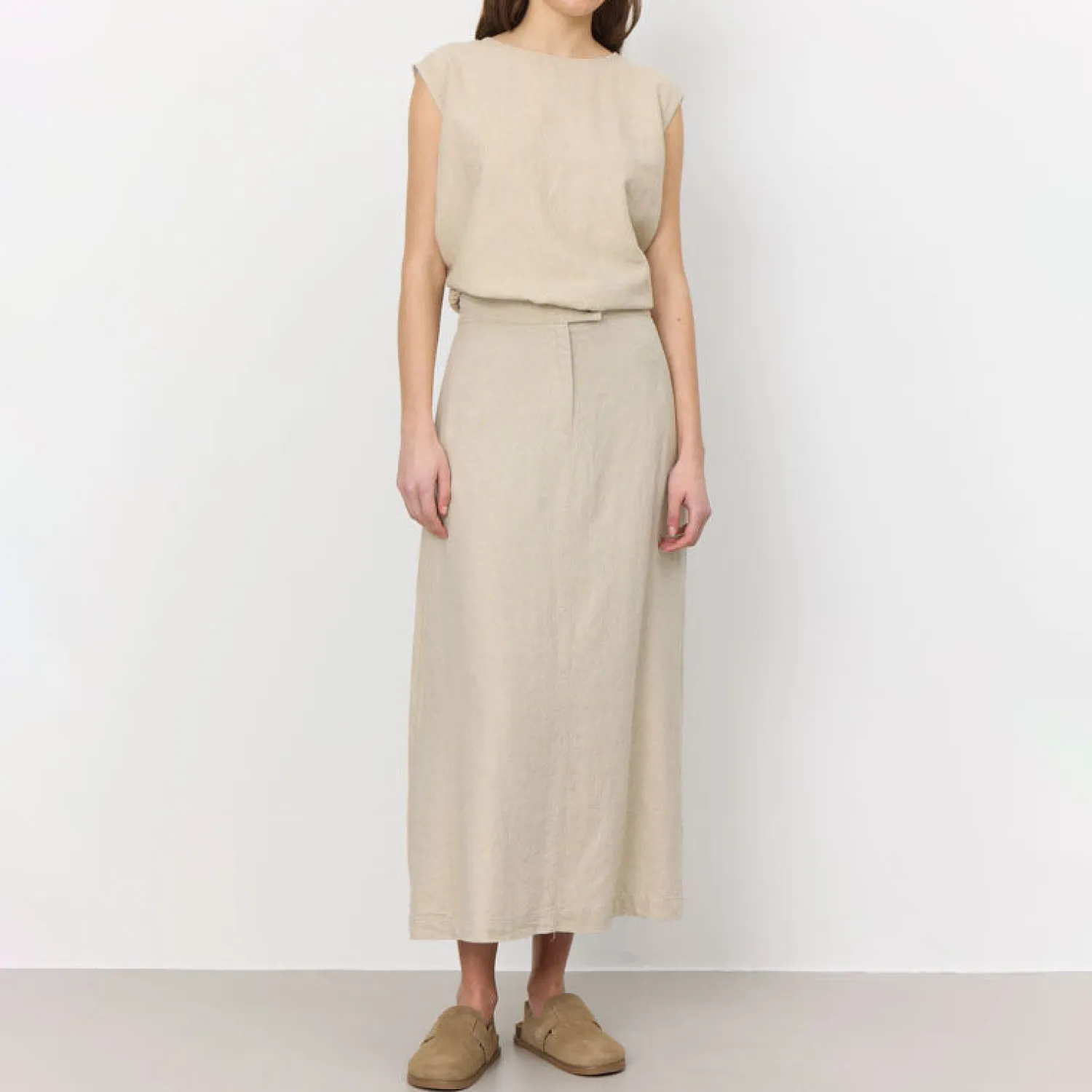 LEVETE ROOM Naja 22 Linen Mix Skirt In Island Fossil Melange