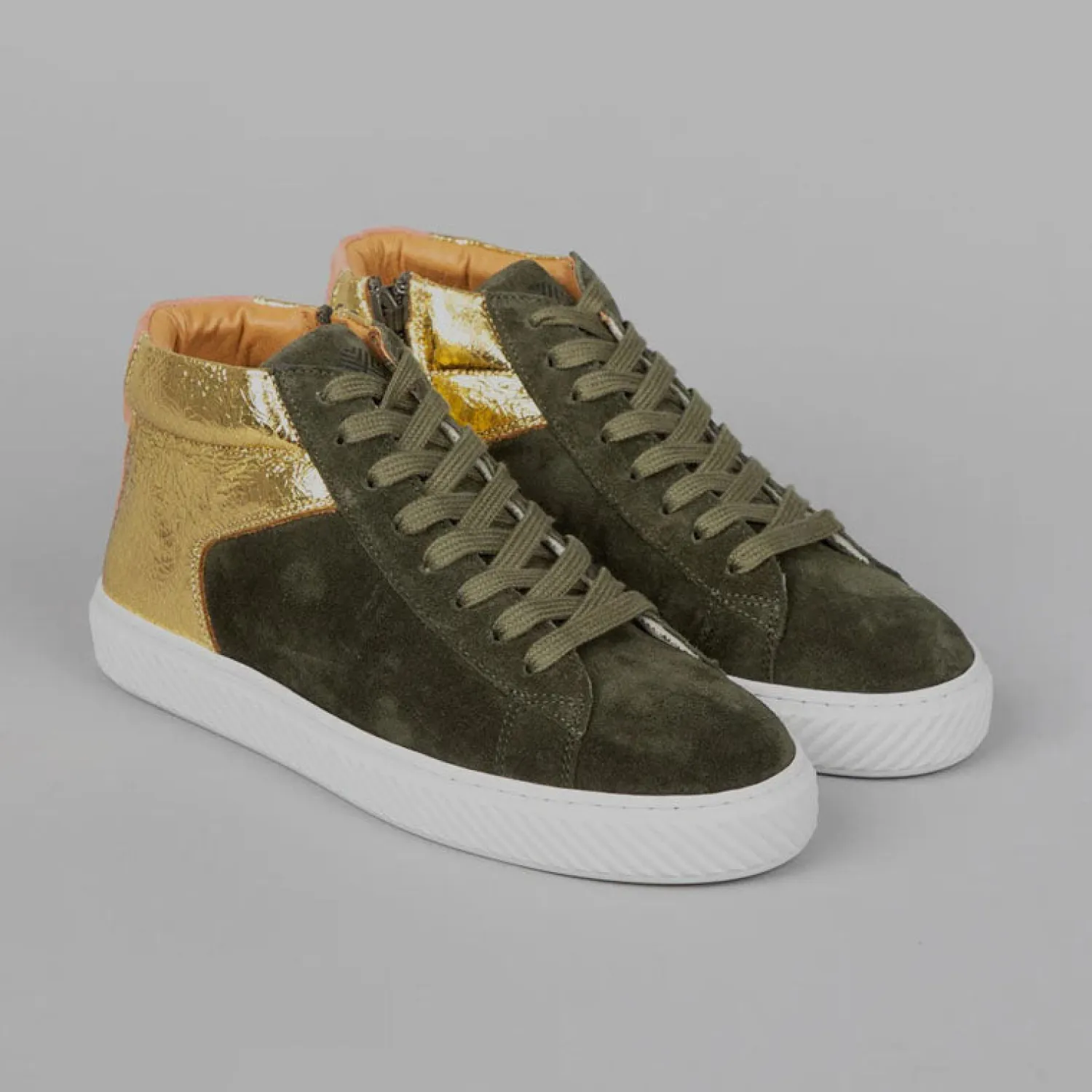 ESSKA Nick Hi Top Trainers In Khaki/Gold