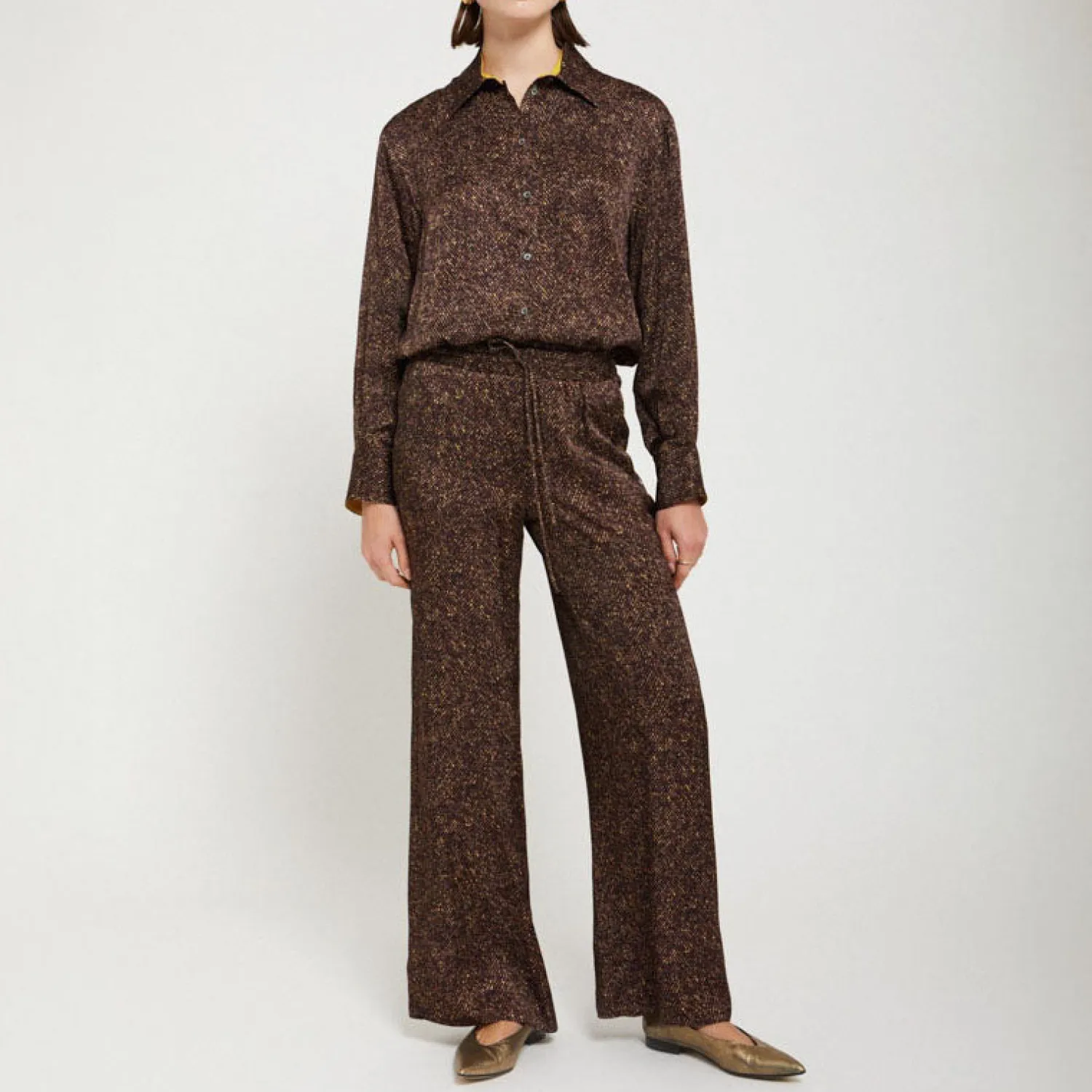 OTTOD AME Printed Herringbone Viscose Shirt In Chocolate