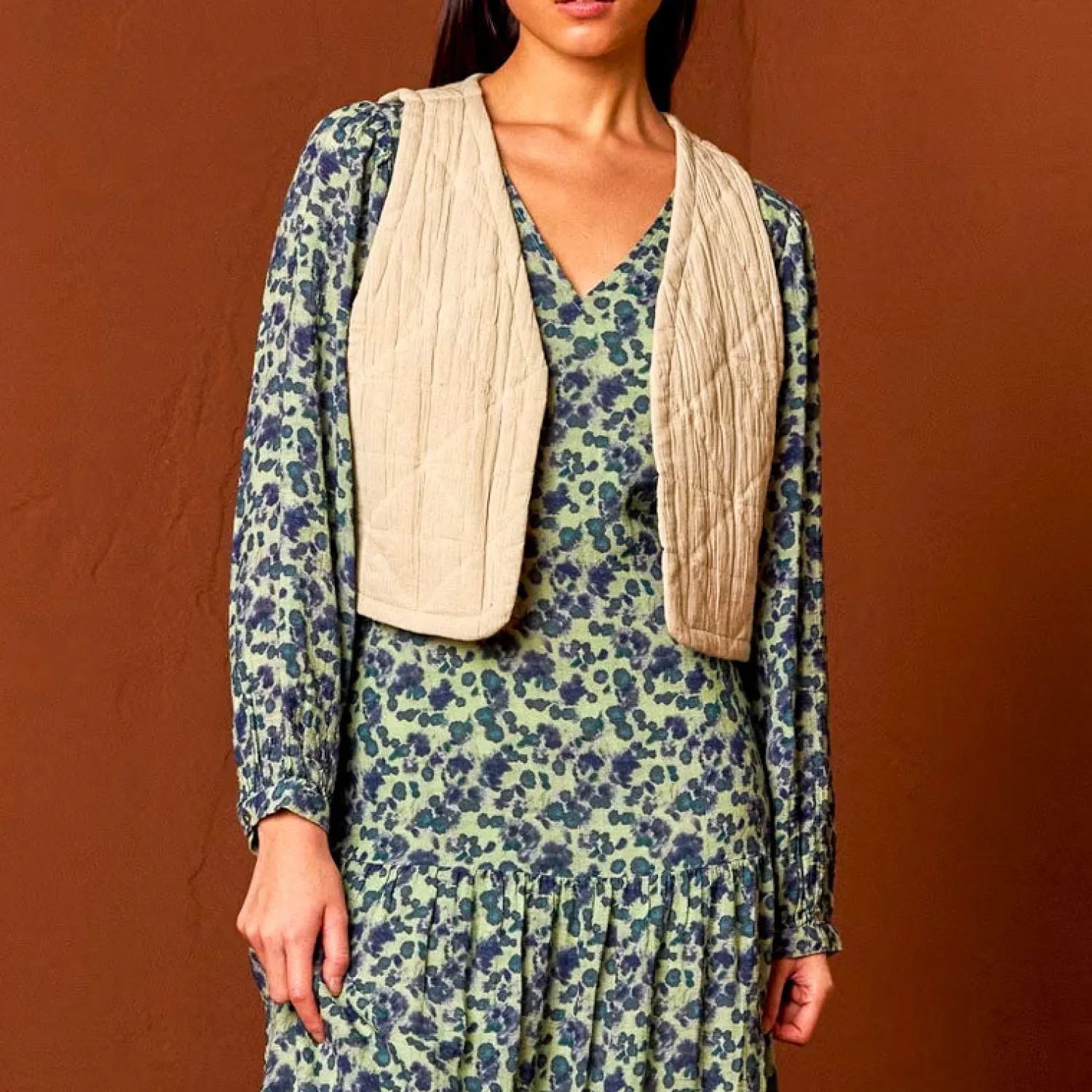 INDI & COLD Quilted Waistcoat In Stone