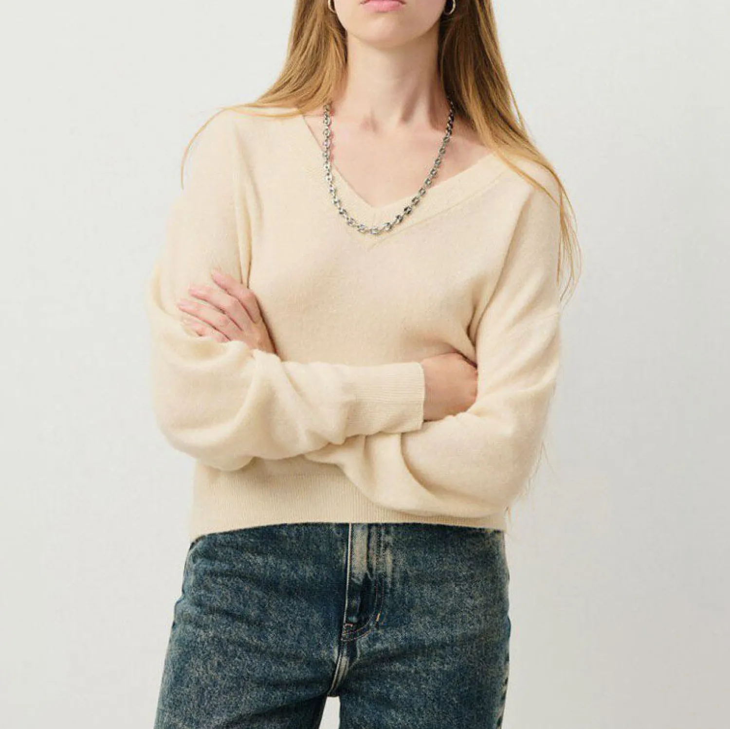 AMERICAN VINTAGE Raxow V Neck Jumper In Natural