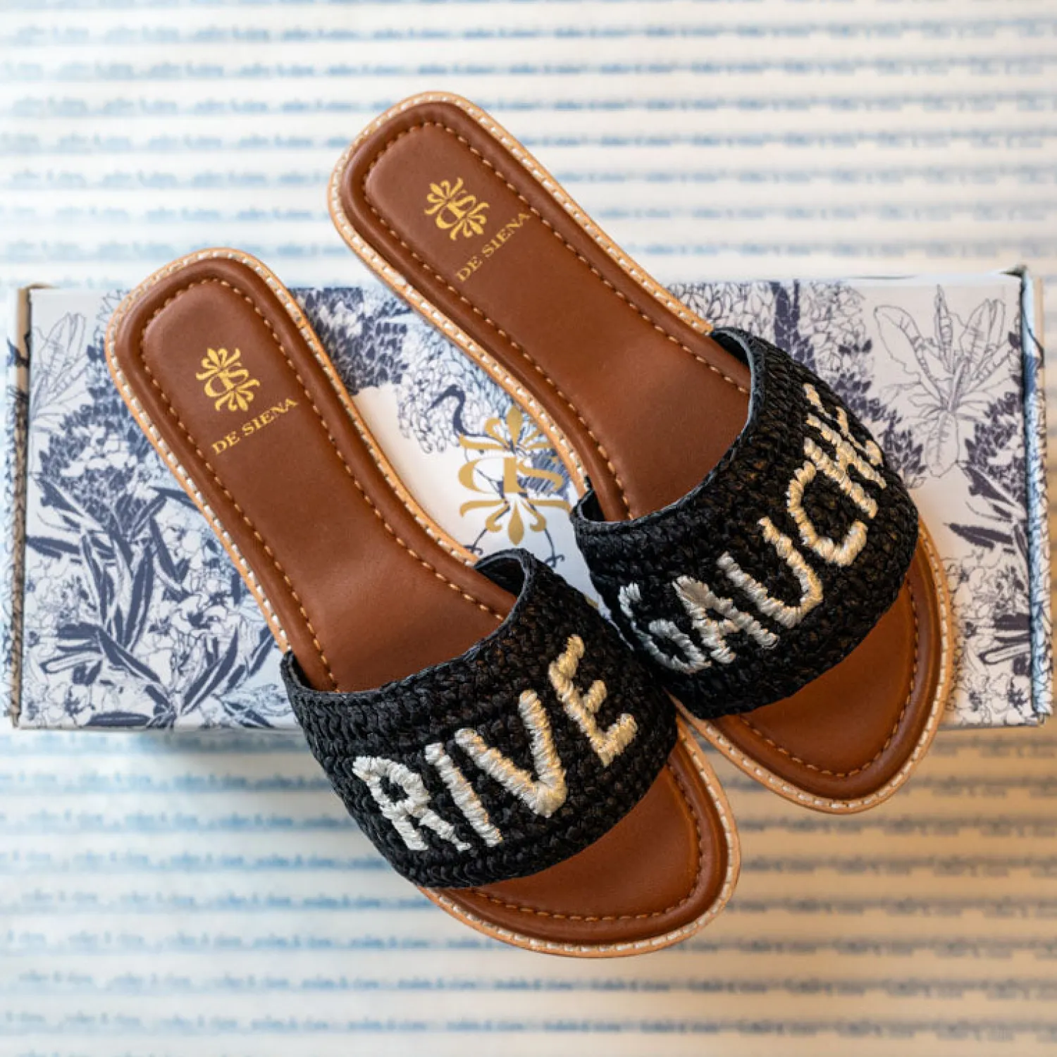 DE SIENA Rive Gauche Raffia Slides In Black/Off White