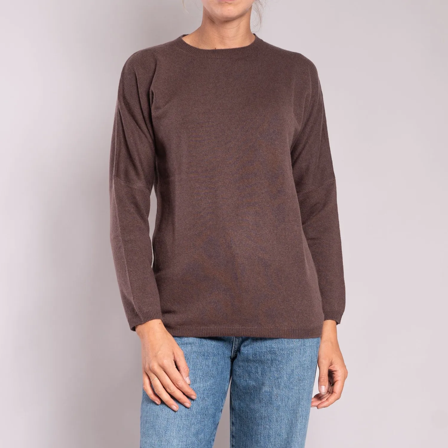 JEAN & TEMPLE Round Neck Jumper In Chocolate