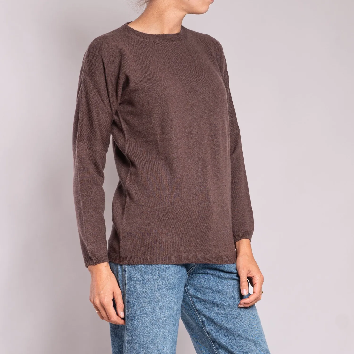 JEAN & TEMPLE Round Neck Jumper In Chocolate