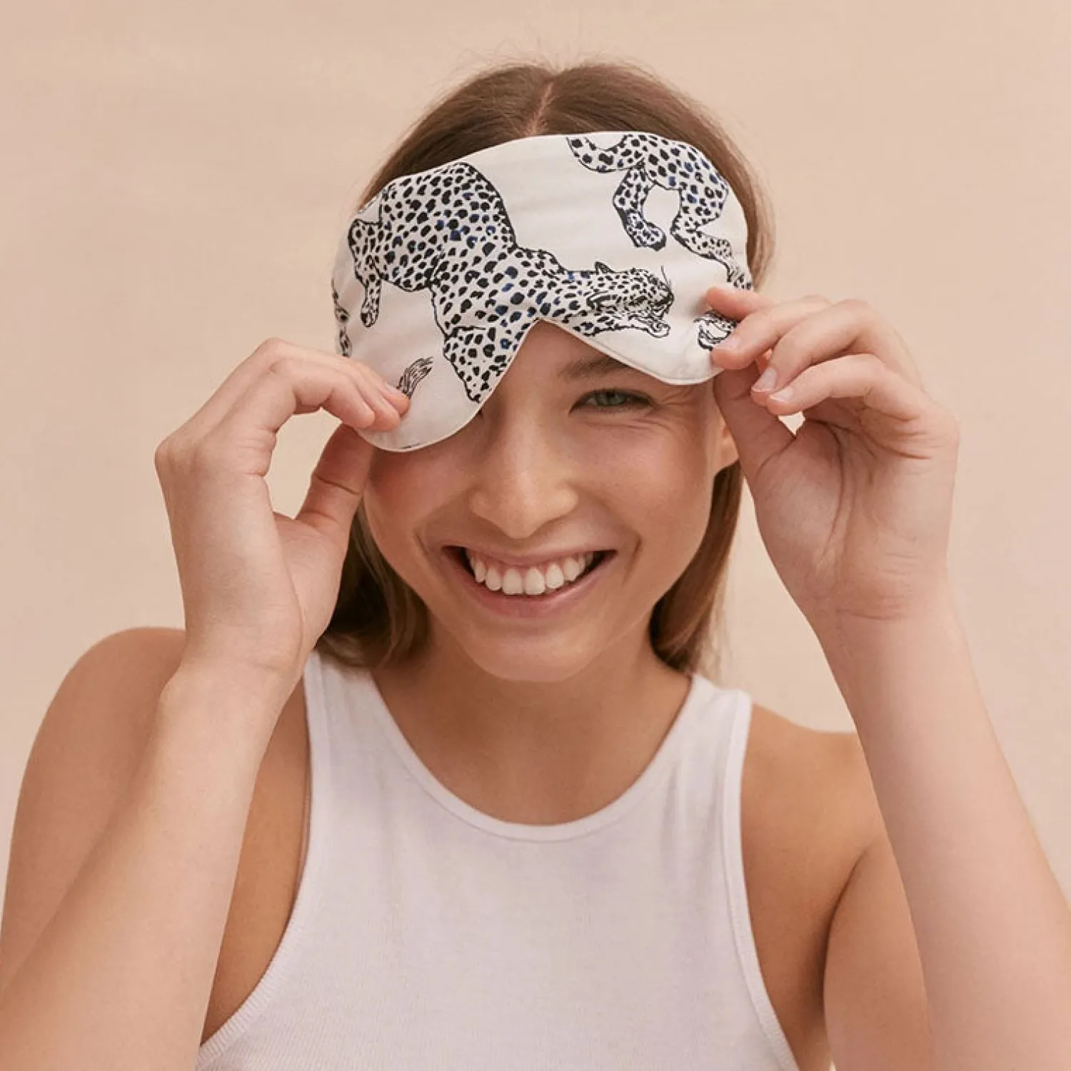 DESMOND & DEMPSEY The Jag Print Luxe Eye Mask In Cream