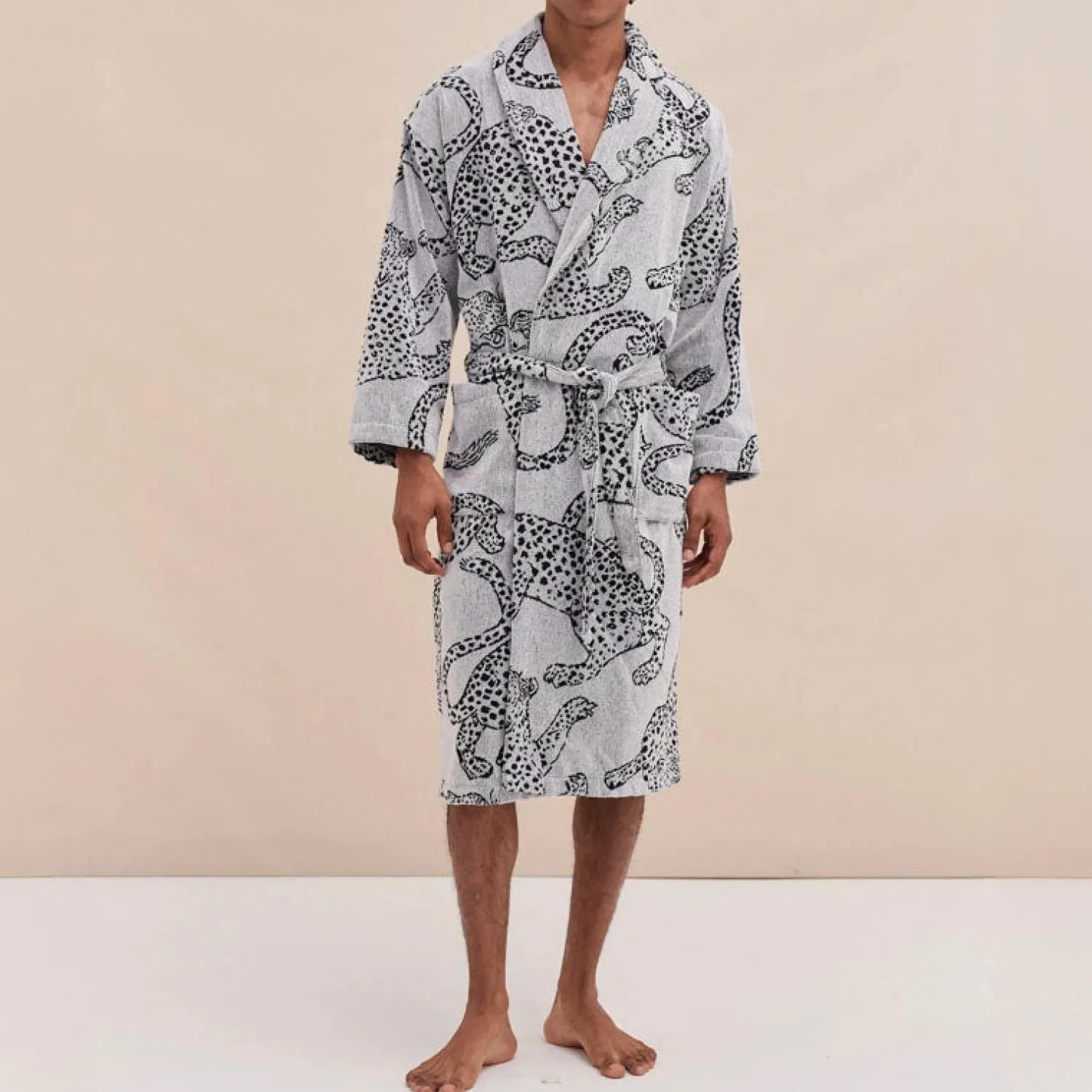 DESMOND & DEMPSEY The Jag Print Unisex Towel Robe In Cream