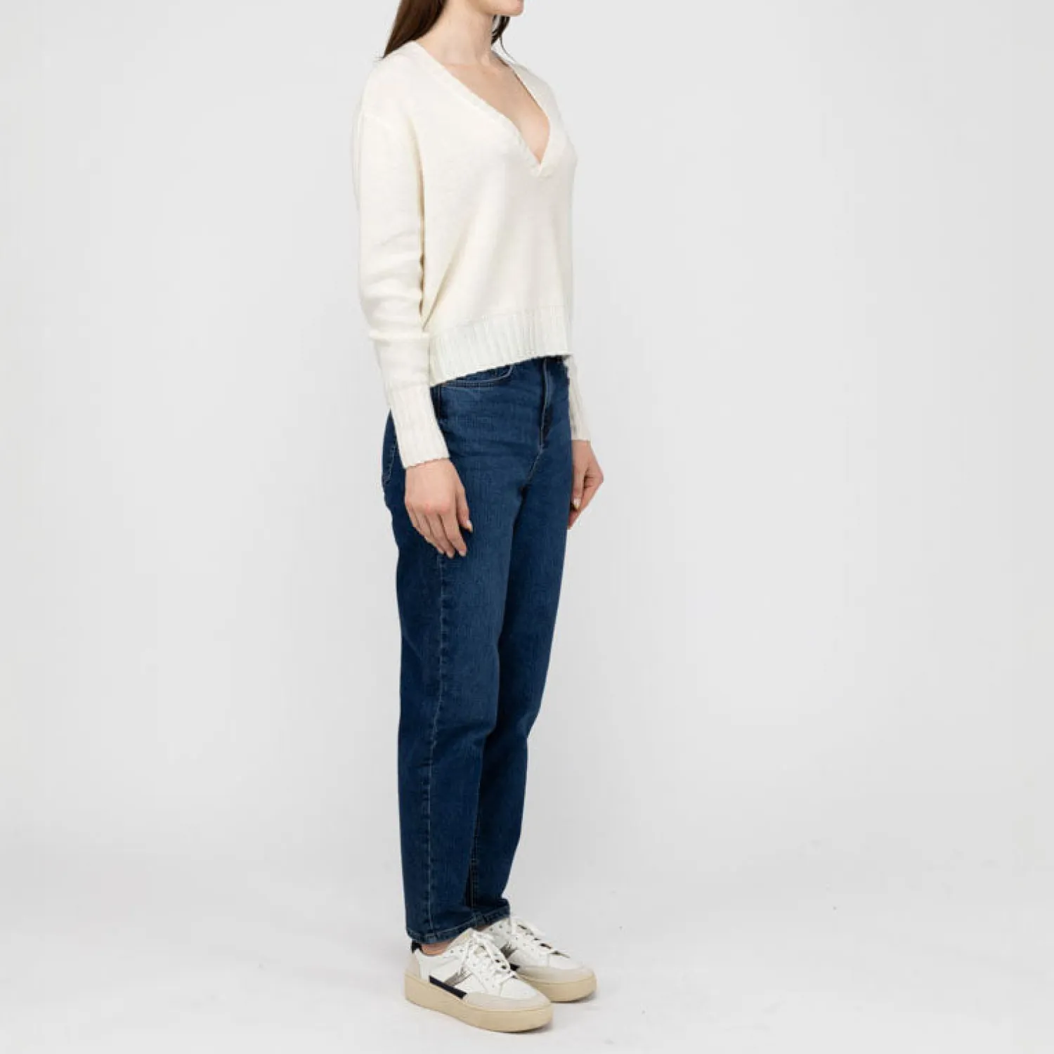 VAN KUKIL V Neck Crop Jumper In Angel White