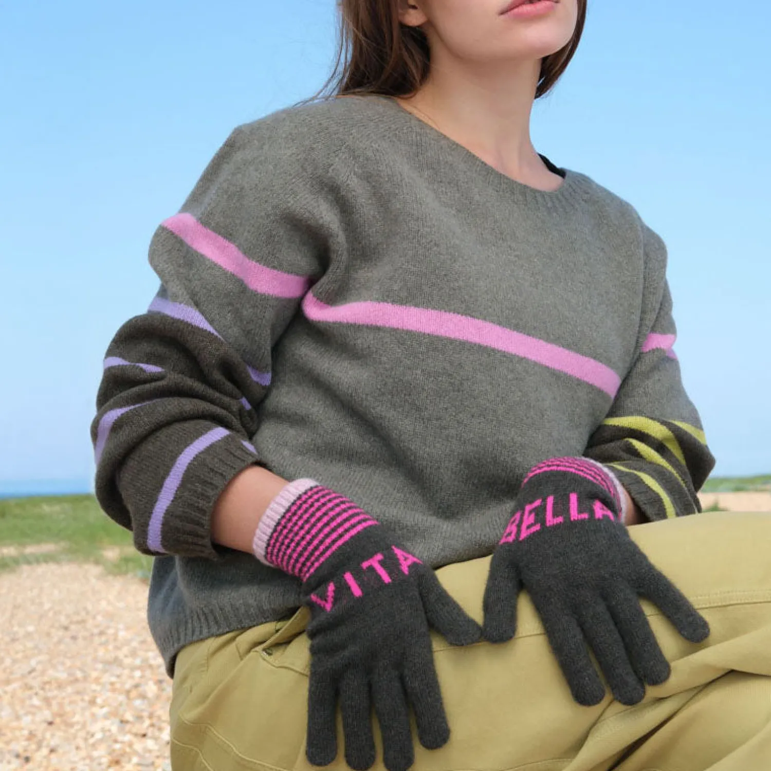 QUINTON & CHADWICK Vita Bella Gloves In Khaki/Fuchsia